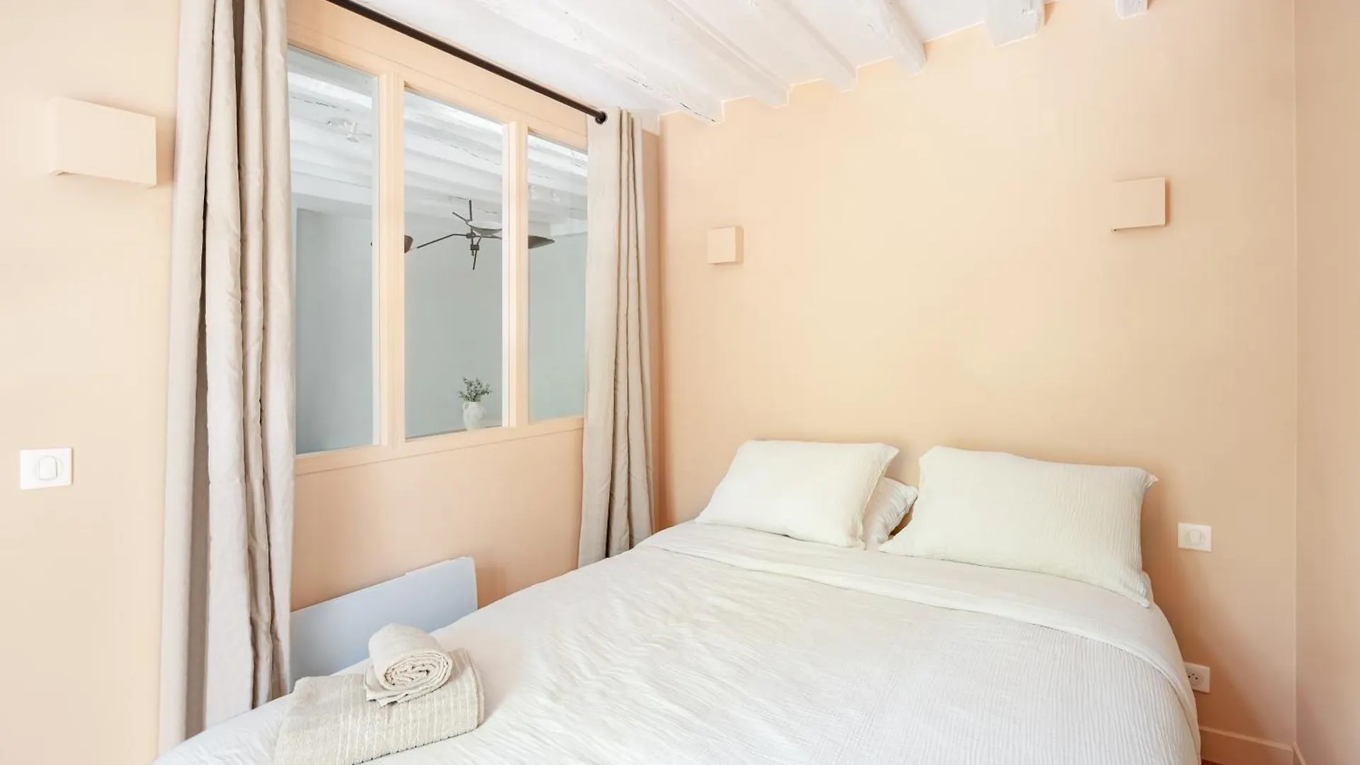 Elegant Parisian Apartment, Place Des Vosges צרפת