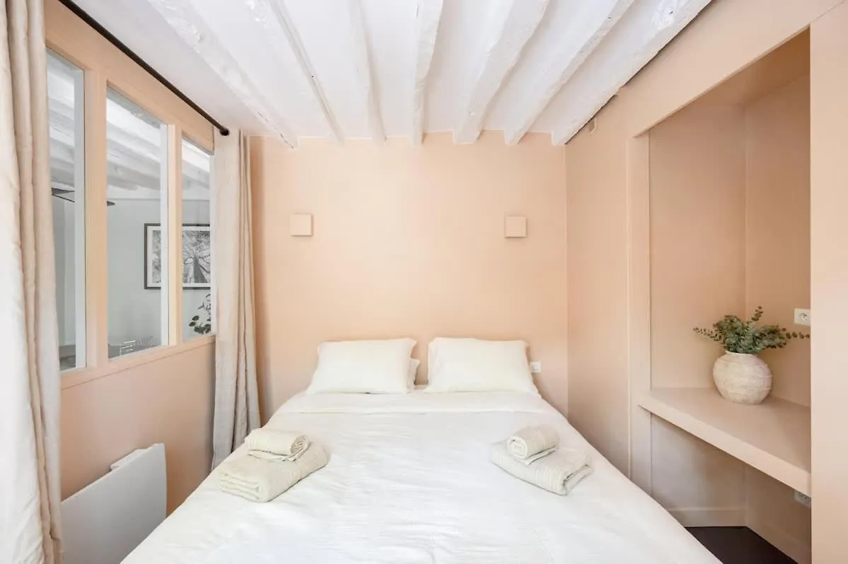 Elegant Parisian Apartment, Place Des Vosges פריז