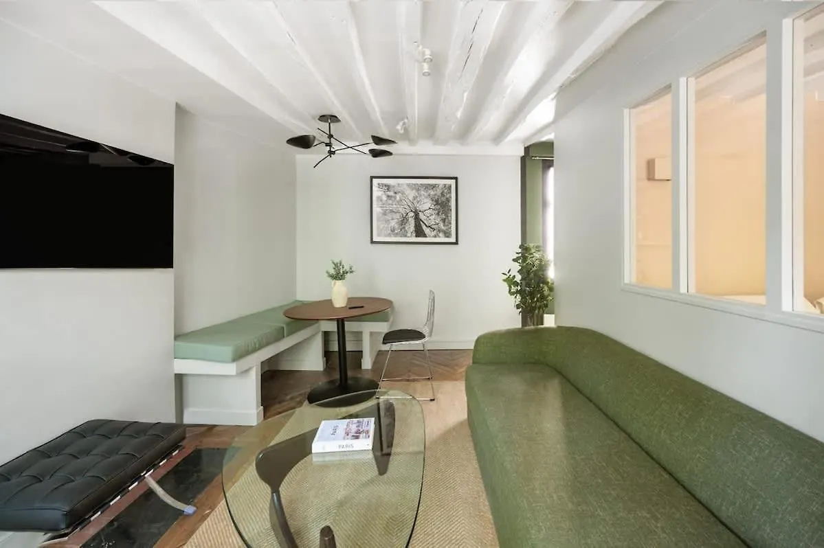Elegant Parisian Apartment, Place Des Vosges